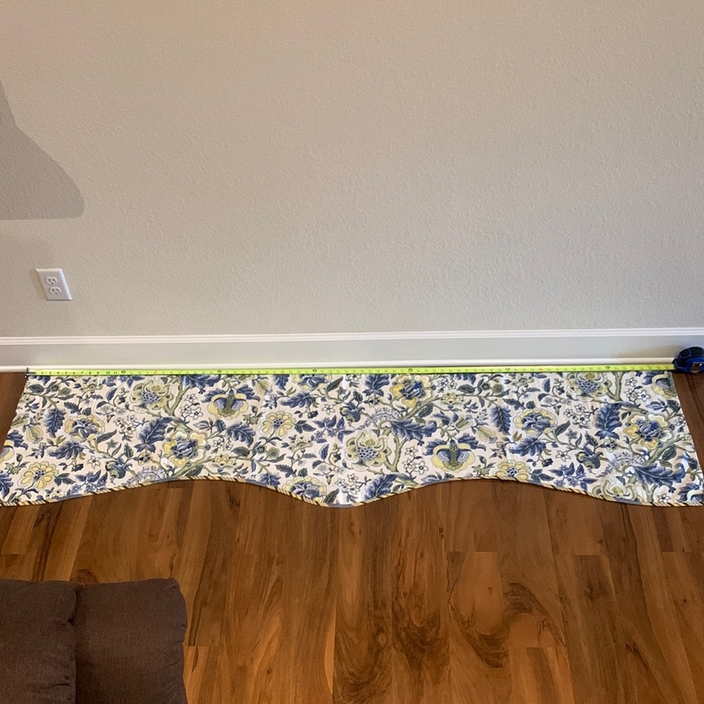 Waverly Blue Yellow Green Floral Scalloped Window Valance 79” wide EUC